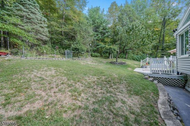 18 Juniper Ter, Ringwood Boro, NJ 07456