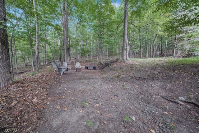 18 Juniper Ter, Ringwood Boro, NJ 07456