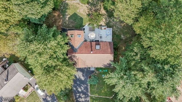 18 Juniper Ter, Ringwood Boro, NJ 07456