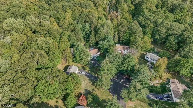 18 Juniper Ter, Ringwood Boro, NJ 07456