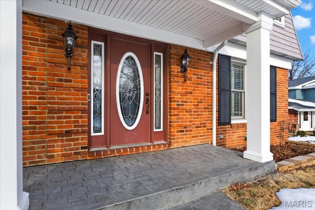 10520 Hackamore Lane, St Louis, MO 63128