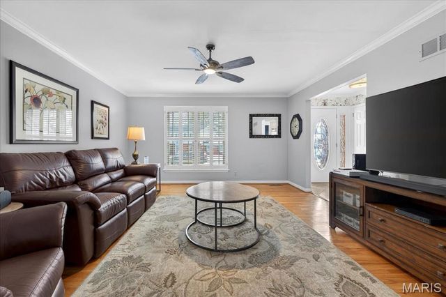 10520 Hackamore Lane, St Louis, MO 63128