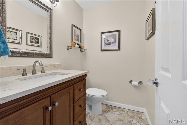 10520 Hackamore Lane, St Louis, MO 63128