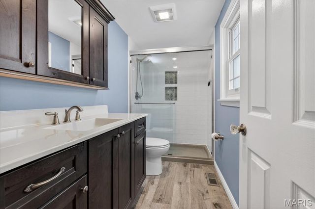 10520 Hackamore Lane, St Louis, MO 63128