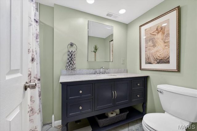 10520 Hackamore Lane, St Louis, MO 63128