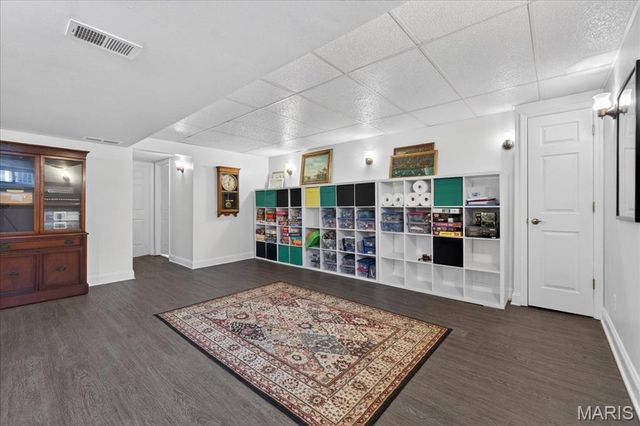 10520 Hackamore Lane, St Louis, MO 63128