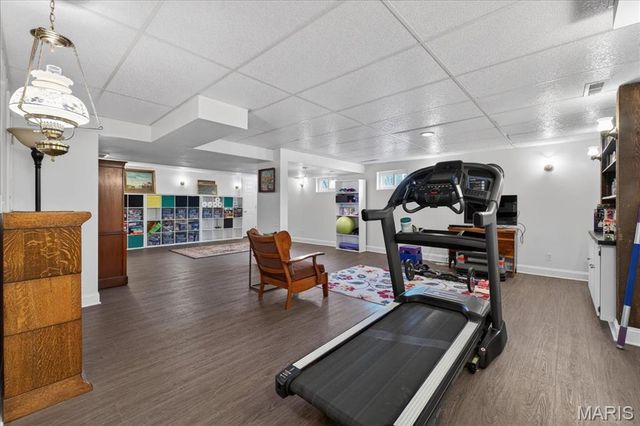 10520 Hackamore Lane, St Louis, MO 63128