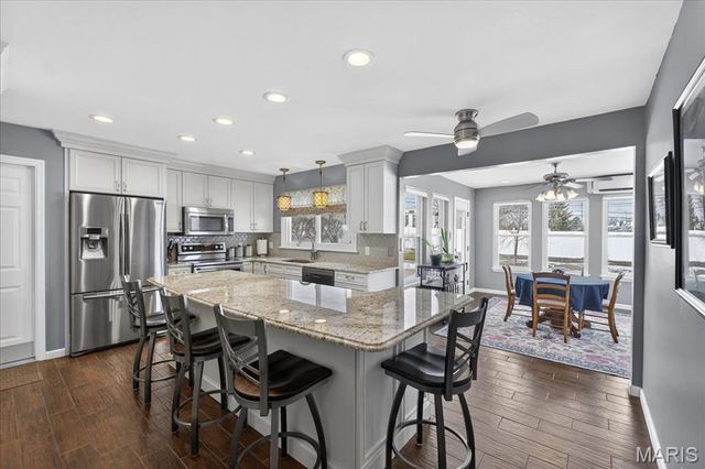 10520 Hackamore Lane, St Louis, MO 63128