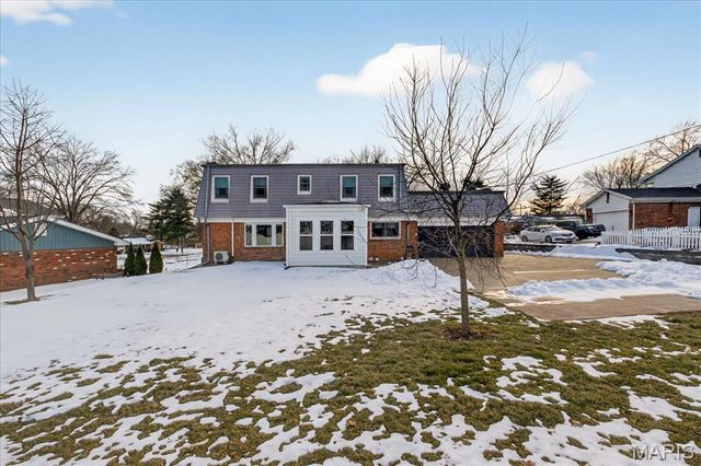 10520 Hackamore Lane, St Louis, MO 63128