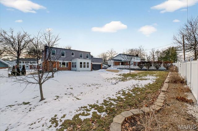 10520 Hackamore Lane, St Louis, MO 63128