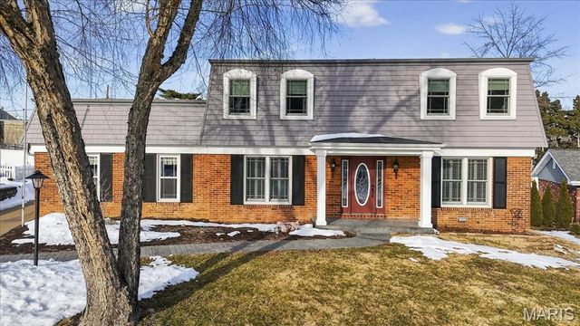 10520 Hackamore Lane, St Louis, MO 63128