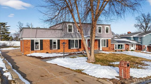 10520 Hackamore Lane, St Louis, MO 63128