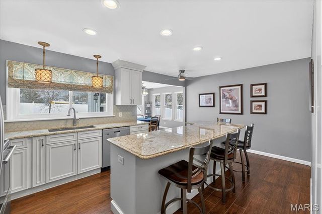 10520 Hackamore Lane, St Louis, MO 63128