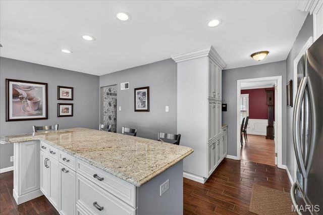 10520 Hackamore Lane, St Louis, MO 63128