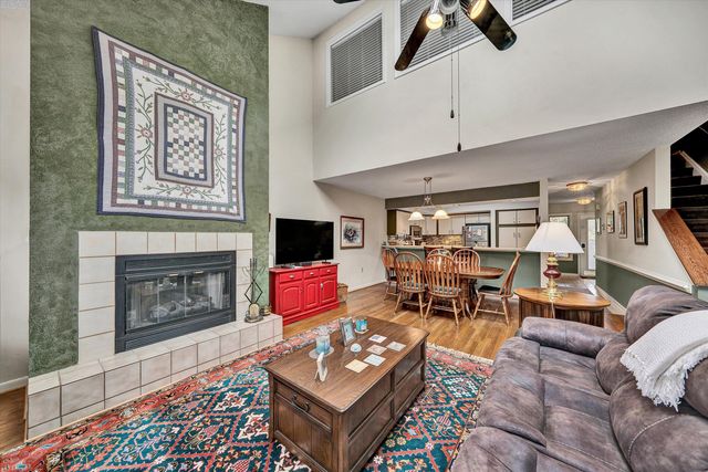 111 Fawn Haven LN, Huddleston, VA 24104