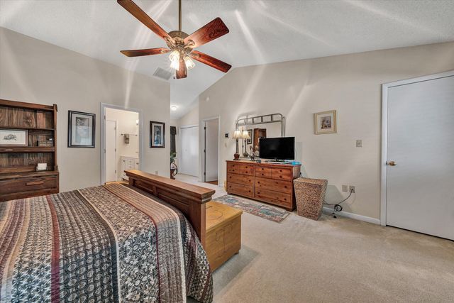 111 Fawn Haven LN, Huddleston, VA 24104