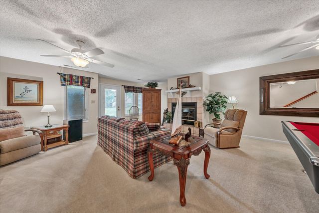 111 Fawn Haven LN, Huddleston, VA 24104