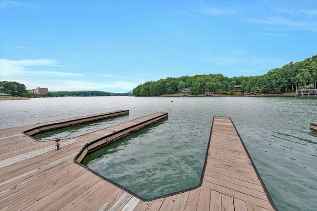 111 Fawn Haven LN, Huddleston, VA 24104