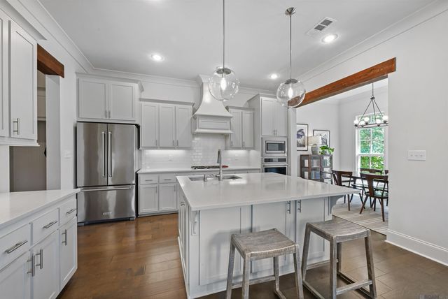 5138 Cheneau Ln, Baton Rouge, LA 70808