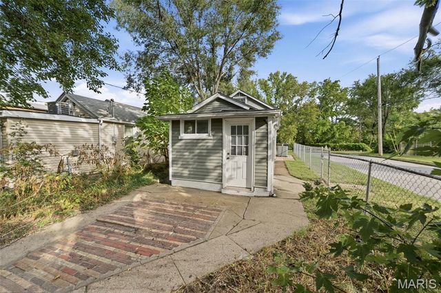6121 Alabama Avenue, St Louis, MO 63111