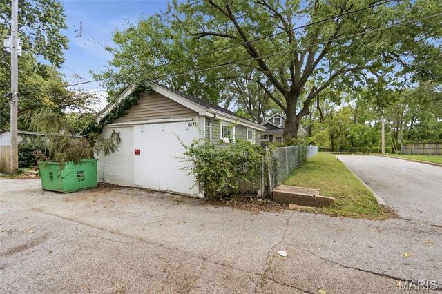 6121 Alabama Avenue, St Louis, MO 63111