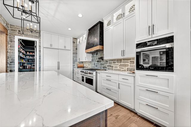 8837 Castleberry Way, Rogers, AR 72756