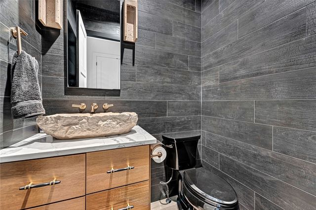 8837 Castleberry Way, Rogers, AR 72756