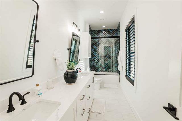 8837 Castleberry Way, Rogers, AR 72756