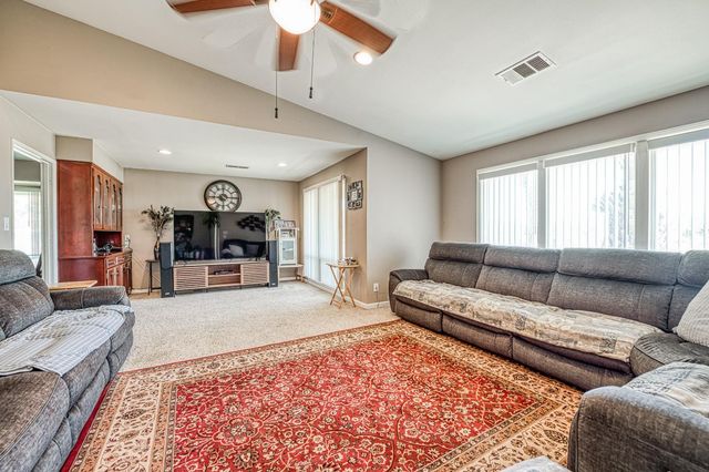 3590 S Mccall Avenue, Sanger, CA 93657