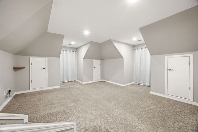 12017 Red Oak Drive, Fayetteville, AR 72704