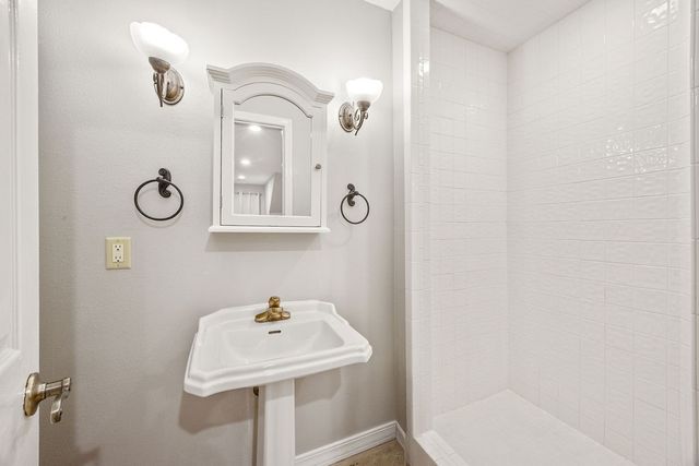 12017 Red Oak Drive, Fayetteville, AR 72704