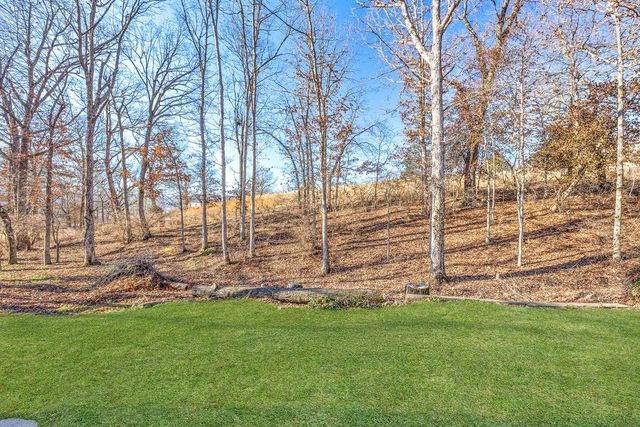 12017 Red Oak Drive, Fayetteville, AR 72704