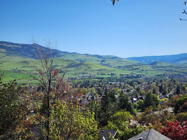 720 Grover Street, Ashland, OR 97520