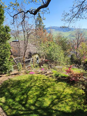720 Grover Street, Ashland, OR 97520