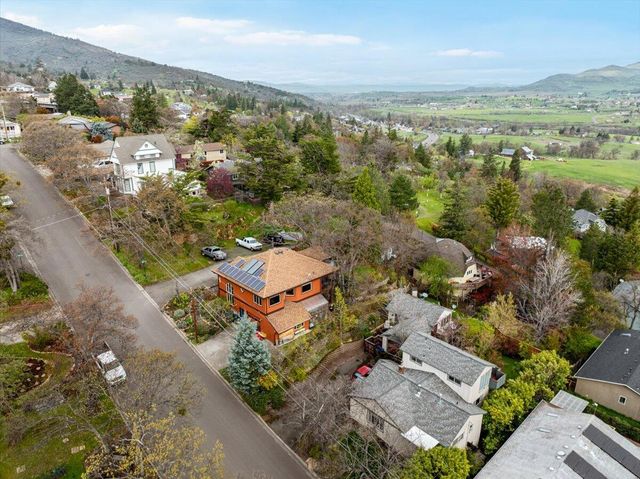 720 Grover Street, Ashland, OR 97520