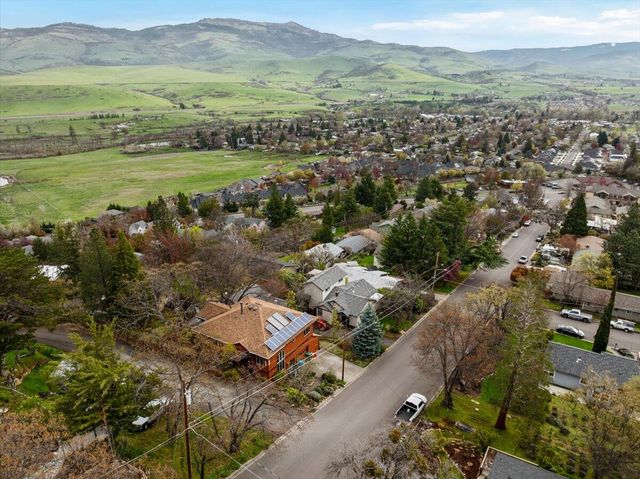 720 Grover Street, Ashland, OR 97520