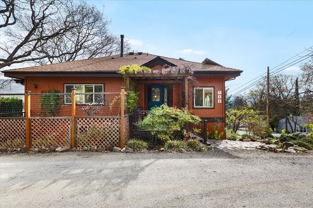 720 Grover Street, Ashland, OR 97520