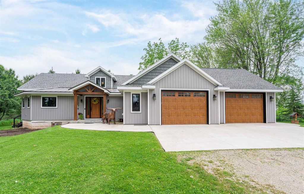 8079 COUNTY ROAD MM, Larsen, WI 54947