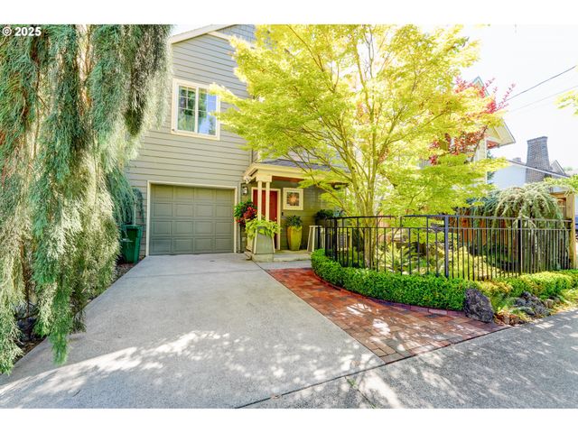 502 Ne KNOTT St, Portland, OR 97212