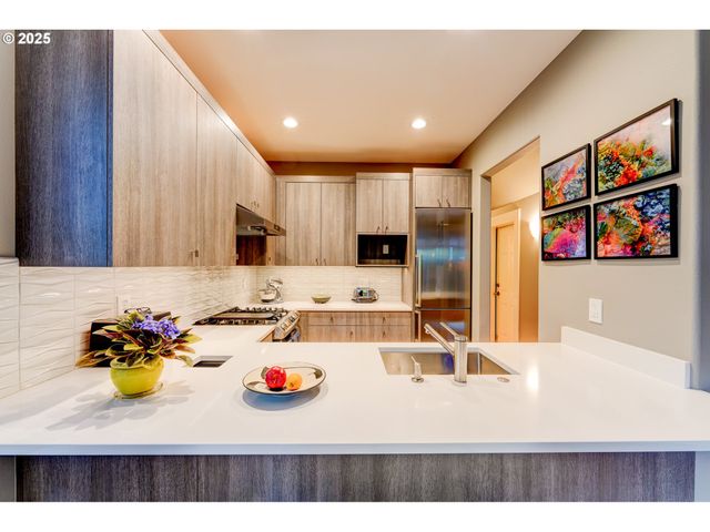 502 Ne KNOTT St, Portland, OR 97212