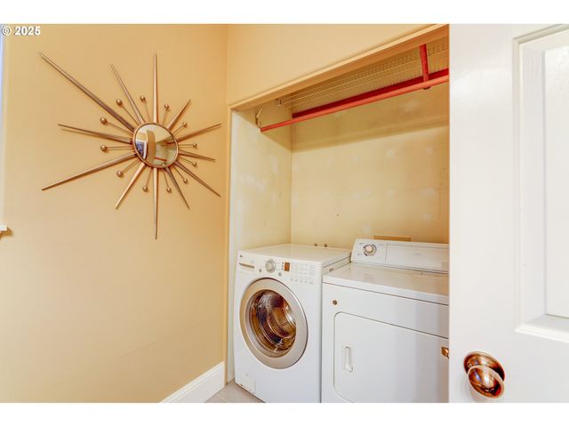 502 Ne KNOTT St, Portland, OR 97212