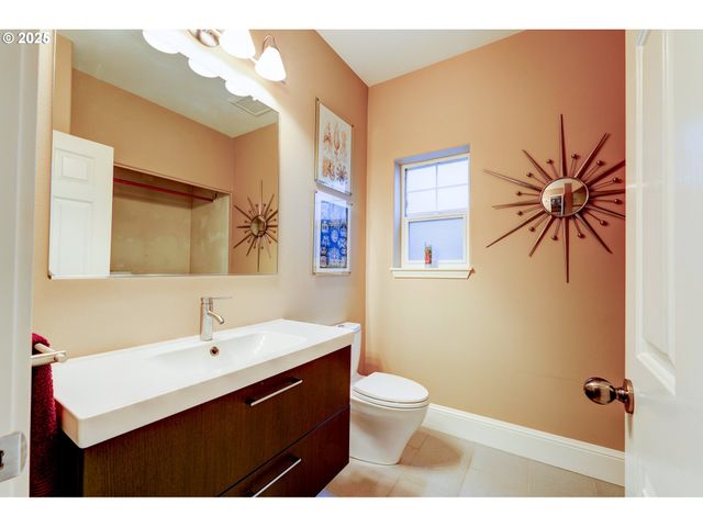 502 Ne KNOTT St, Portland, OR 97212