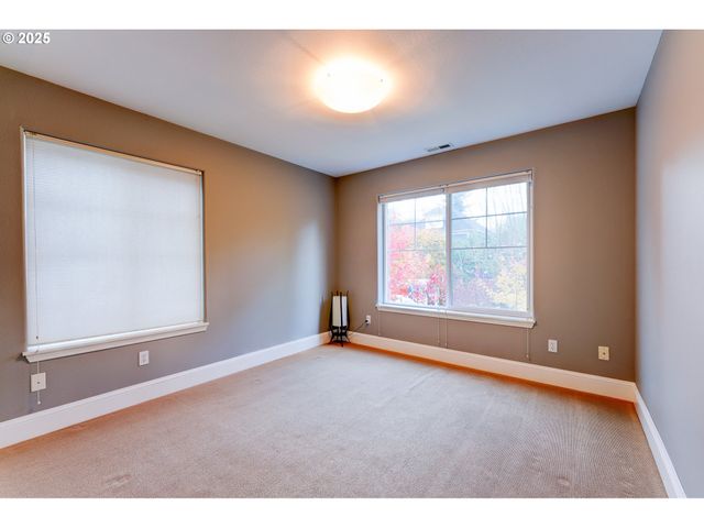 502 Ne KNOTT St, Portland, OR 97212