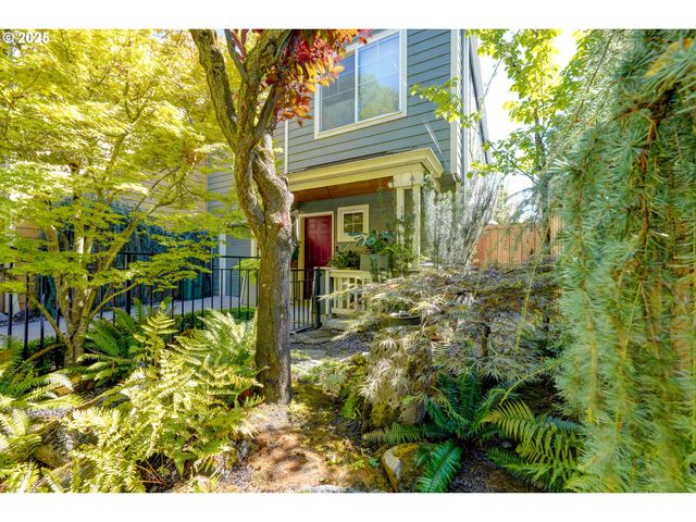 502 Ne KNOTT St, Portland, OR 97212