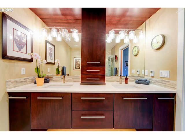 502 Ne KNOTT St, Portland, OR 97212