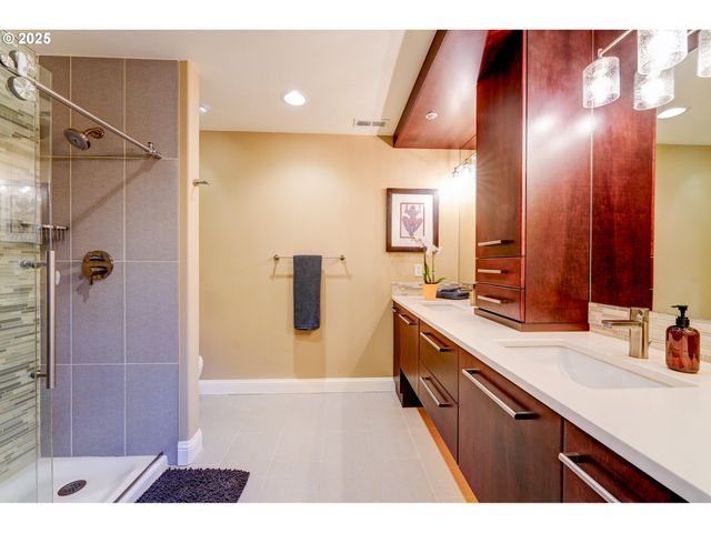 502 Ne KNOTT St, Portland, OR 97212