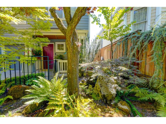 502 Ne KNOTT St, Portland, OR 97212