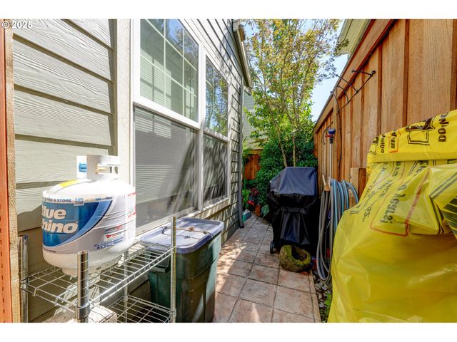 502 Ne KNOTT St, Portland, OR 97212