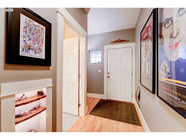 502 Ne KNOTT St, Portland, OR 97212