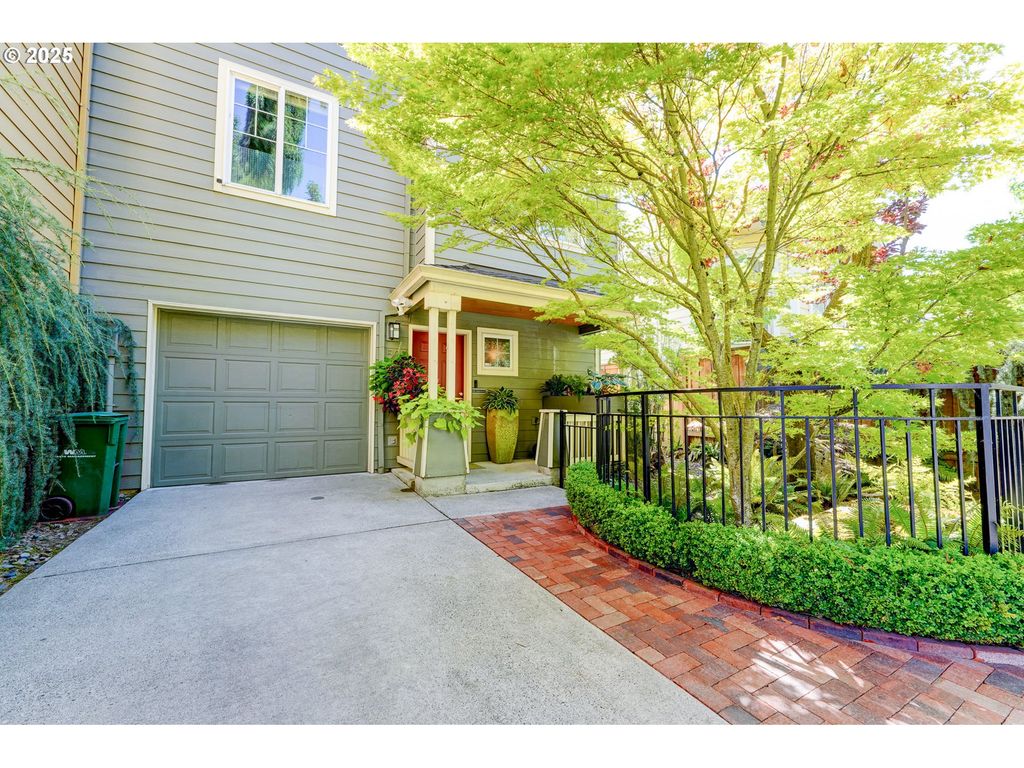 502 Ne KNOTT St, Portland, OR 97212